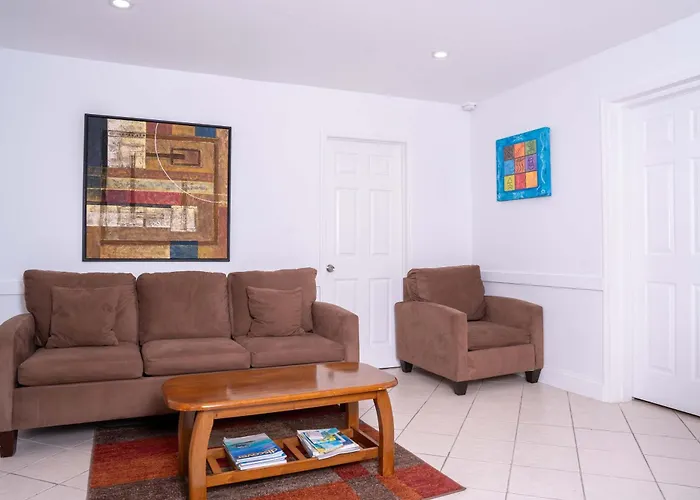 Relaxed Island Stay With Patio And Free Parking